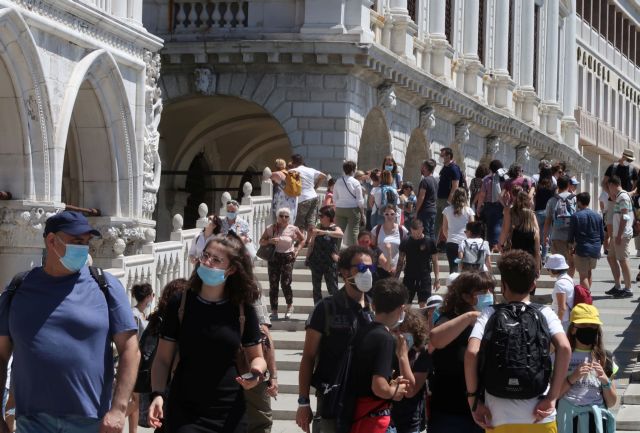 Κοροναϊος – Ιταλία : Μείωση κρουσμάτων και ο χαμηλότερος αριθμός θανάτων από αρχές Μαρτίου