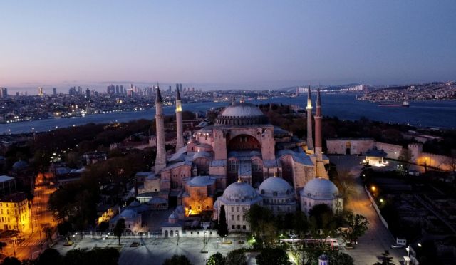Αγιά Σοφιά : Πώς σχολιάζουν τα διεθνή ΜΜΕ τη μετατροπή της σε τζαμί