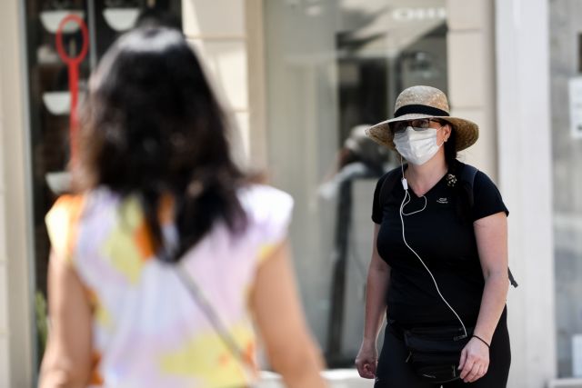 Κοροναϊός: Απόφαση για υποχρεωτική χρήση μάσκας σε κλειστούς χώρους στην Ιταλία