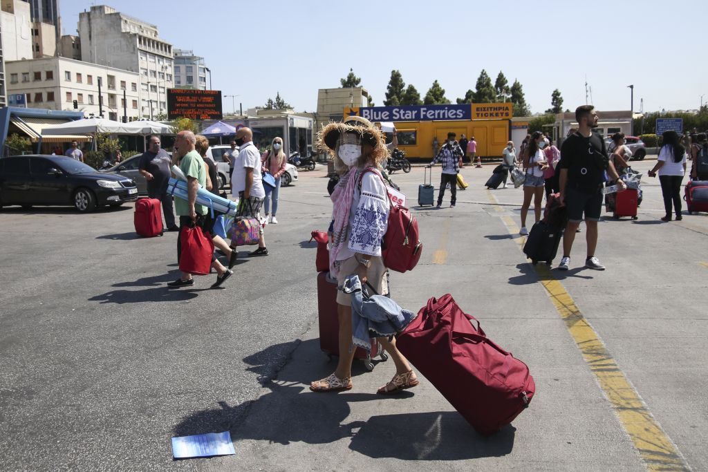 Κοροναϊός: Ανησυχία για τα «σιωπηλά» κρούσματα, ενώ ο μέσος όρος ηλικίας κατεβαίνει – Παράταση περιοριστικών μέτρων