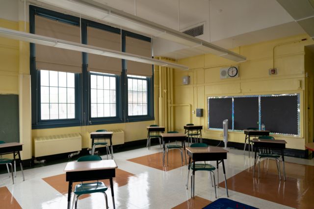 Αποκάλυψη «in.gr»: Στο τραπέζι πρόταση να ανοίξουν τα σχολεία τέλη Σεπτεμβρίου - Τι λένε οι γονείς