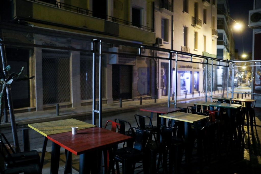 Κοροναϊός : Όλα τα νέα μέτρα που τίθενται σε ισχύ τη Δευτέρα - Τι ώρα θα κλείνουν μπαρ και εστιατόρια