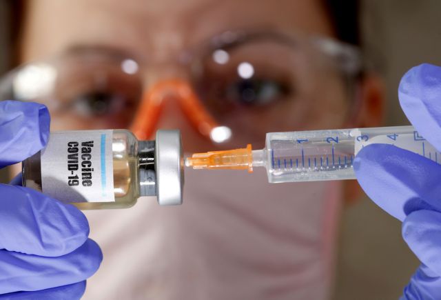 Η Ρωσία μελετά την παραγωγή διπλού εμβολίου για κοροναϊό και γρίπη