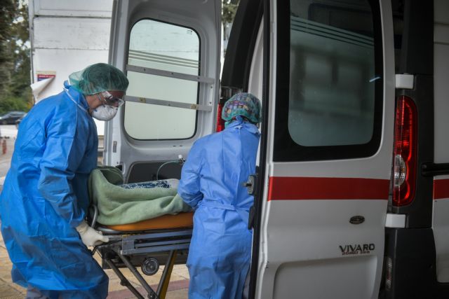Κοροναϊός: Σε «κόκκινο» συναγερμό τα νοσοκομεία της Αττικής – Εικόνες συνωστισμού στον «Ευαγγελισμό»