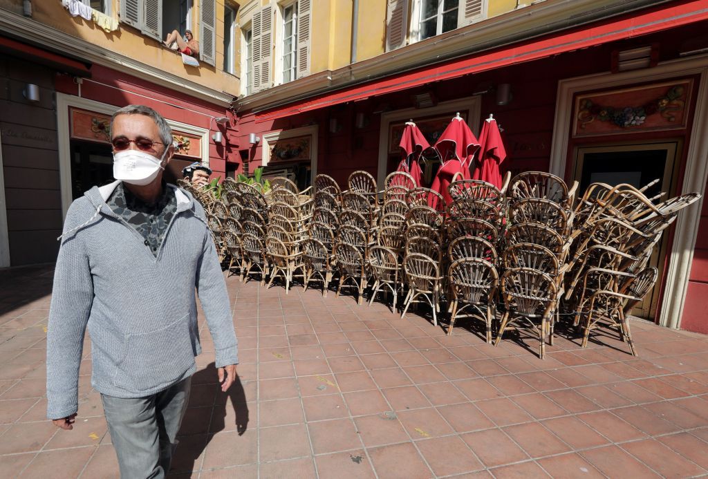 Παρίσι: Ιδιοκτήτες εστιατορίων διαμαρτύρονται υπό τον φόβο κλεισίματος των καταστημάτων τους