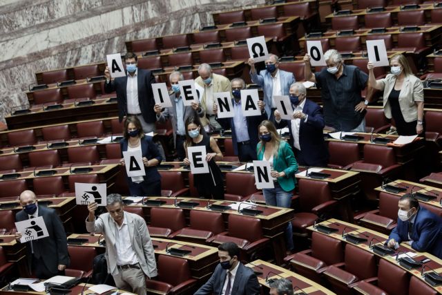 Δίκη Χρυσής Αυγής : Οι βουλευτές του ΣΥΡΙΖΑ έστειλαν το δικό τους μήνυμα στη Βουλή