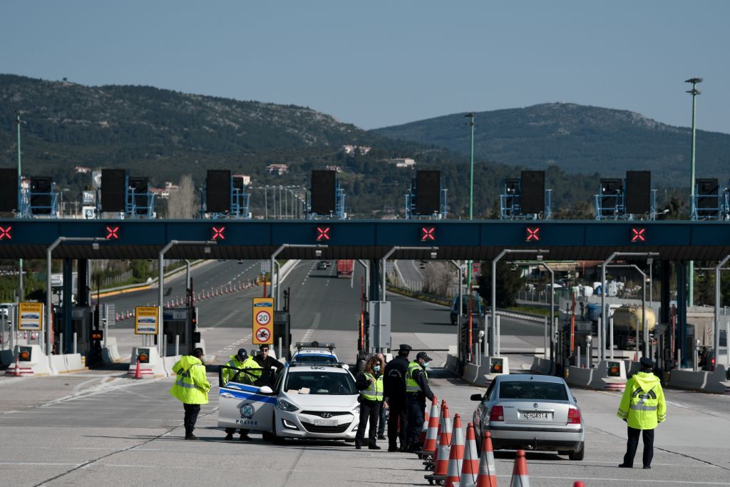 Κοροναϊός : Έρχεται «φρένο» στις μετακινήσεις από νομό σε νομό – Σε καραντίνα 7 εκατομμύρια Έλληνες