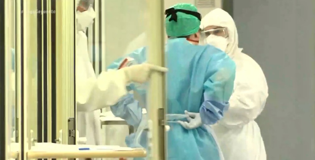 Κοροναϊός : Συναγερμός στα νοσοκομεία – Γεμίζουν οι ΜΕΘ