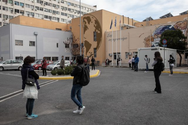 Κοροναϊός : «Στερεύει» από ΜΕΘ η Θεσσαλονίκη - Μεταφέρουν ασθενείς σε ιδιωτικές κλινικές