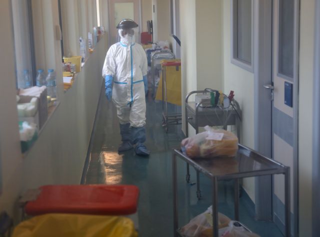 Κοροναϊός : Από αρνητικό σε αρνητικό ρεκόρ οι διασωληνωμένοι - Το ζητούμενο για να πάρουν ανάσα τα νοσοκομεία
