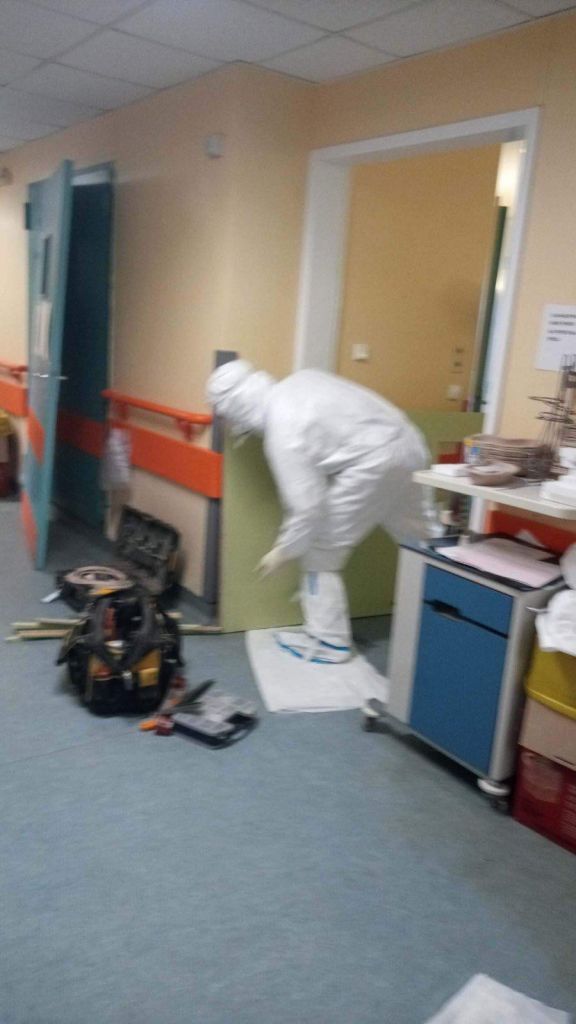 Κοροναϊός : Στα όρια του το νοσοκομείο στη Λάρισα – Φτιάχνουν αυτοσχέδιες ΜΕΘ [εικόνες]