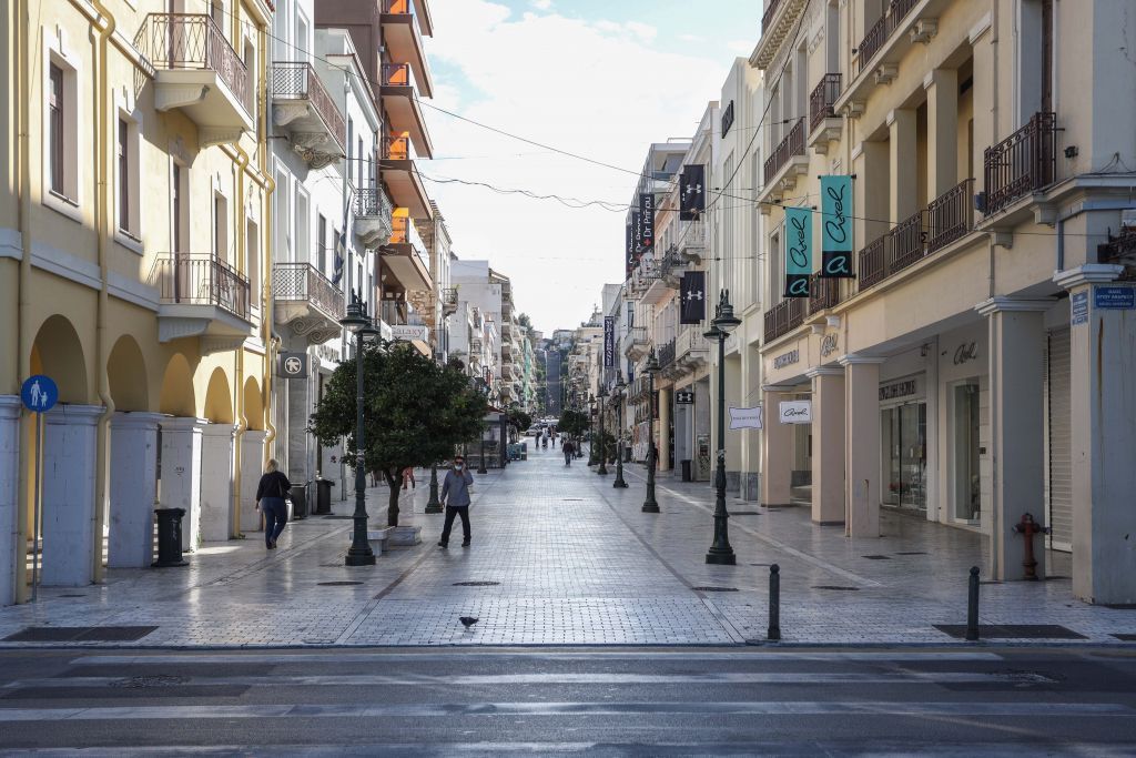 Κοροναϊός : Χριστούγεννα με καραντίνα; – Τί λένε οι ειδικοί