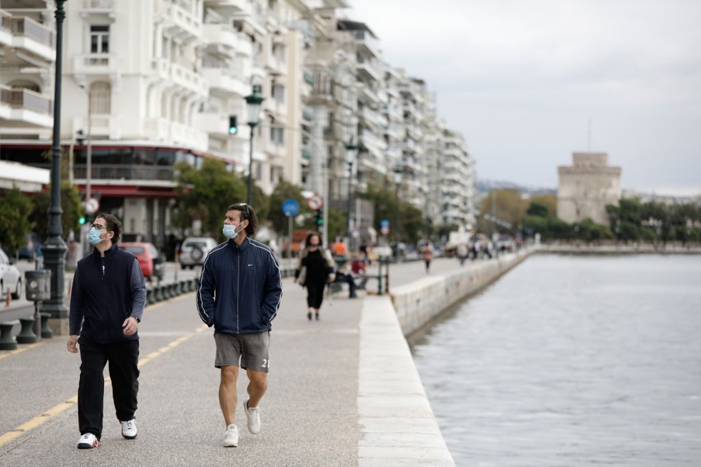 Κοροναϊός : Επιμένει ο ιός στη Θεσσαλονίκη και άλλες τρεις περιοχές – Η κατανομή των κρουσμάτων