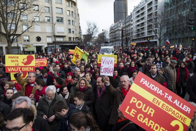 Ισπανία - Κοροναϊός : Στο δρόμο χιλιάδες διαδηλωτές κατά των περιοριστικών μέτρων