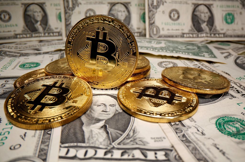 Το Bitcoin πέφτει και τροφοδοτεί ανησυχίες για φούσκα