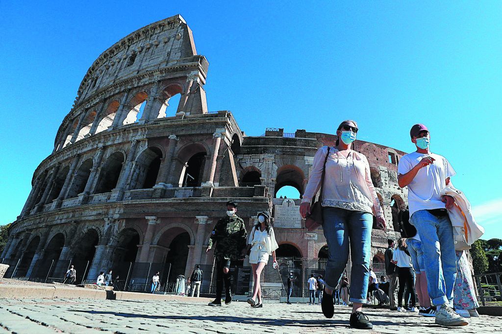 Κοροναϊός : Πάνω από 14.000 νέα κρούσματα στην Ιταλία – «Πιέζουν» τον Κόντε οι ειδικοί
