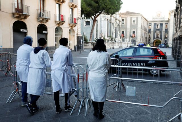 Ιταλία: Έσπασε το «φράγμα» των 90.000 νεκρών από την πανδημία