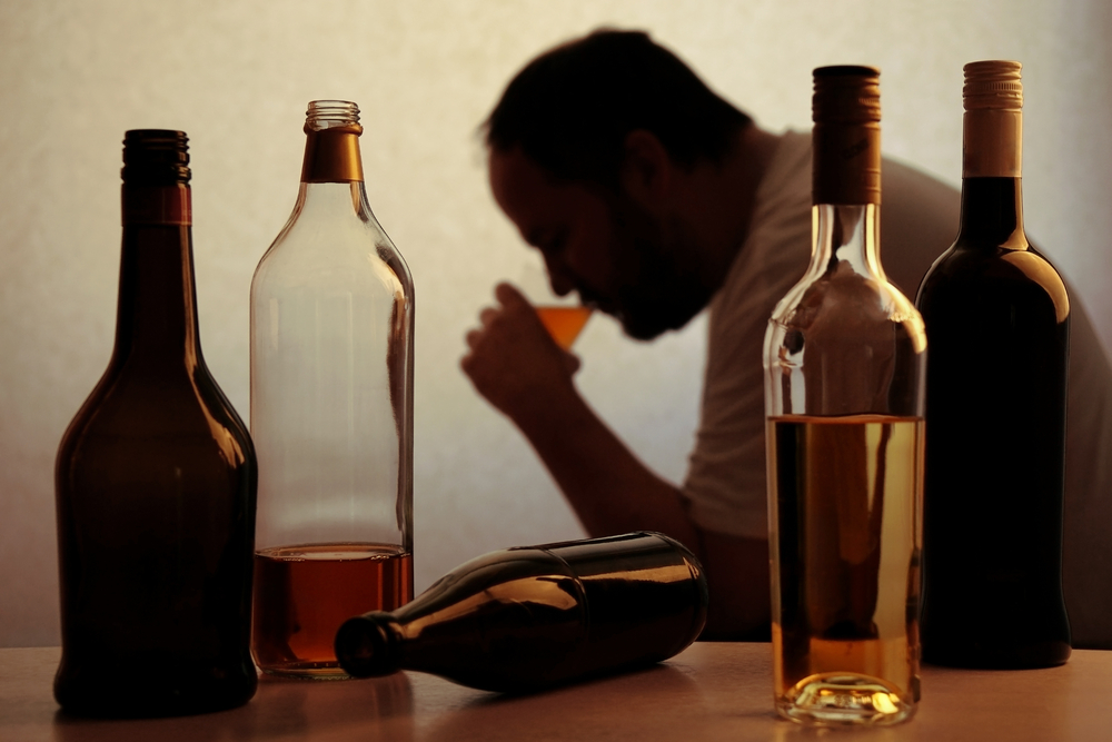Ο εγκλεισμός και η ανασφάλεια λόγω της πανδημίας οδηγούν σε αύξηση της κατανάλωσης αλκοόλ
