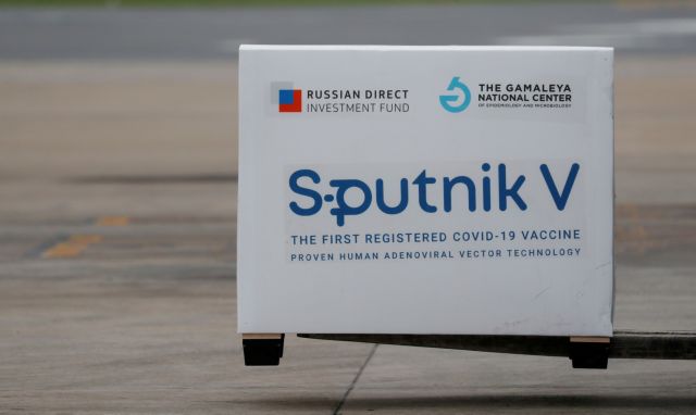 Bloomberg για Sputnik V: Το άλλοτε περιφρονημένο εμβόλιο του Πούτιν πρωταγωνιστής στην πανδημία