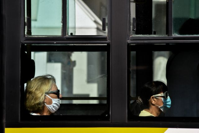 Λινού: O ιός διευκολύνεται από το κρύο – Συστήνω διπλή μάσκα στα ΜΜΜ