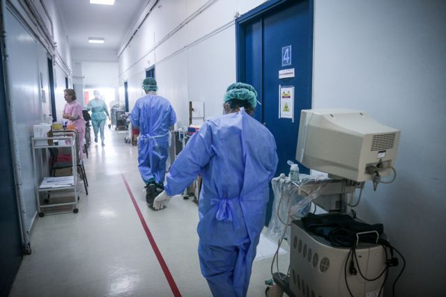 Κοροναϊός : Σκηνικό πολέμου στα νοσοκομεία λόγω μεταλλάξεων - Γεμίζουν επικίνδυνα οι ΜΕΘ