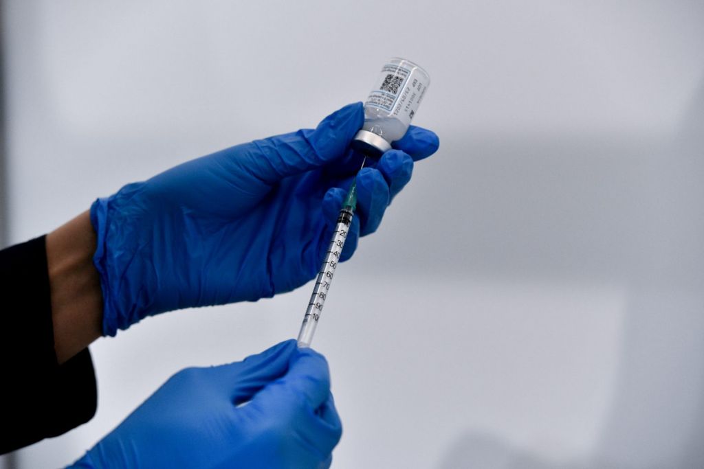 Θεμιστοκλέους : Πόσα εμβόλια αναμένονται από κάθε εταιρεία – Το ποσοστό ακυρώσεων για εμβολιασμό με AstraZeneca