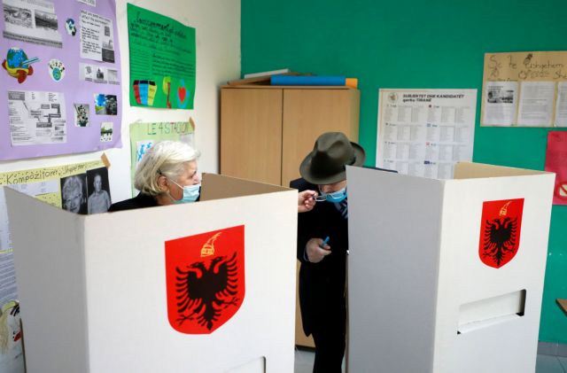 Αλβανία: Άνοιξαν οι κάλπες των βουλευτικών εκλογών - Τις παρακολουθούν περίπου 100 ομάδες παρατηρητών