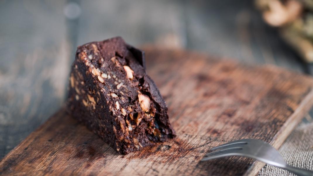Πεντανόστιμα νηστίσιμα κέικ με vegan σοκολάτα και ταχίνι