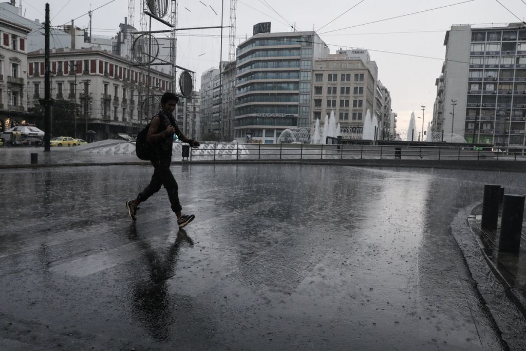 Καιρός : Χαλάει ο καιρός – Έρχονται βροχές και χιόνια μετά τη ζέστη και τη σκόνη