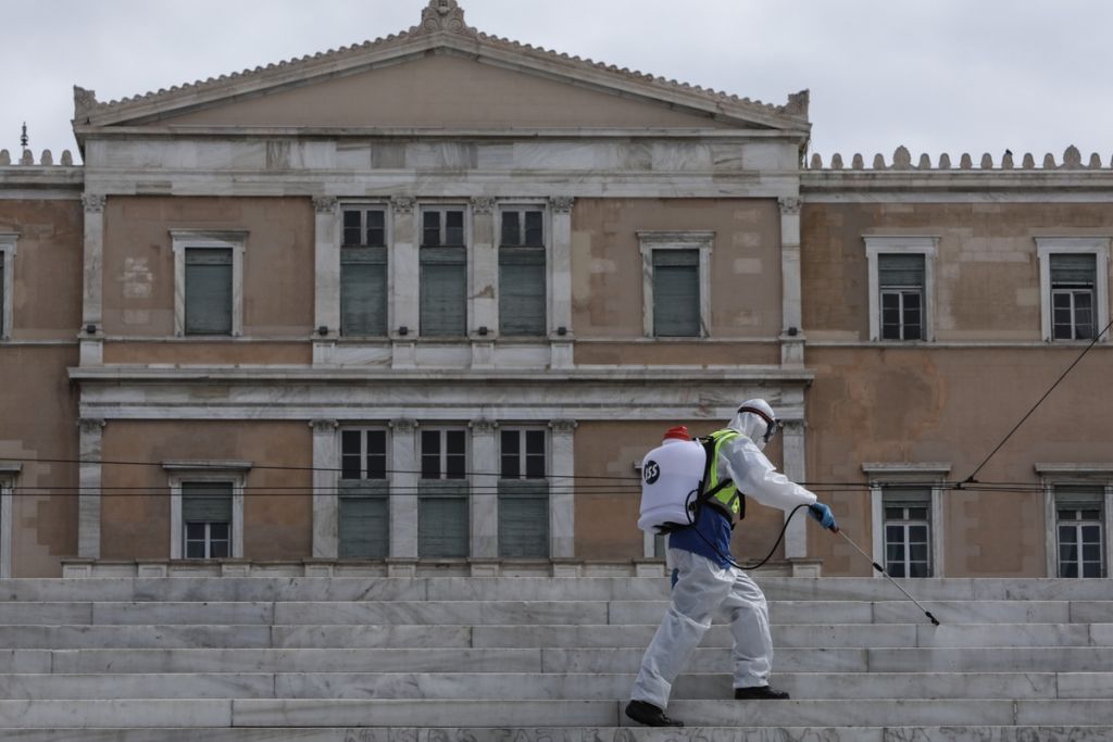 «Ο κοροναϊός θα είναι παρών για χρόνια»