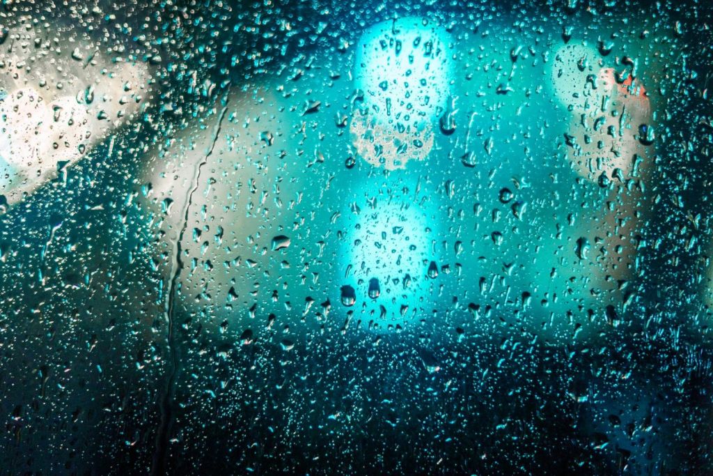 Δέκα τραγούδια για τις καλοκαιρινές βροχές