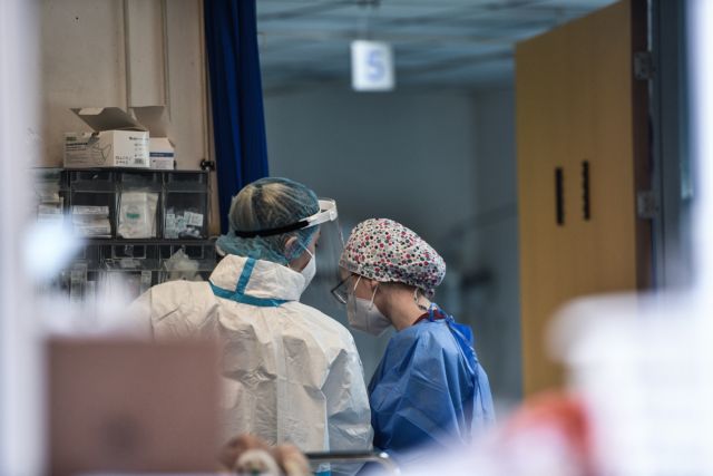 Κοροναϊός: Αυξάνονται οι εισαγωγές ασθενών στα νοσοκομεία της χώρας