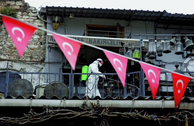 Έντονη ανησυχία για την πανδημία στην Τουρκία - Ξανά πάνω από 10.000 τα νέα κρούσματα