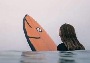 Θαλάσσια πλάσματα γίνονται… σανίδες του surf