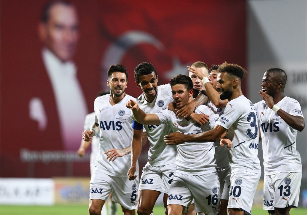 Τρίτη νίκη για την Φενέρ (2-0)