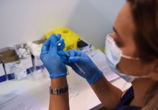 Κοροναϊός – Όλα όσα ξέρουμε για τα εμβόλια και τη μετάλλαξη Δέλτα – Πόσο μας προστατεύουν, τι ισχύει για την τρίτη δόση