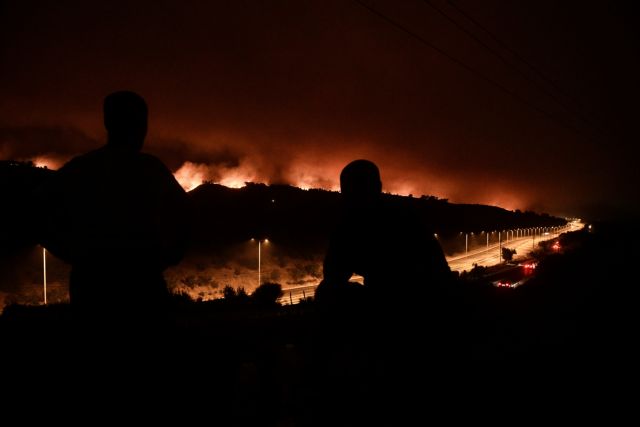 Φωτιά στην Αττική – «Δύσκολη η αποψινή νύχτα» λέει ο δήμαρχος Διονύσου