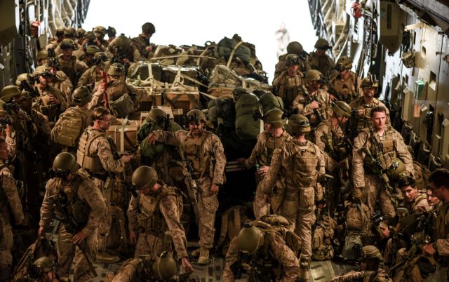Αφγανιστάν - Οι ΗΠΑ προειδοποιούν τους υπηκόους τους να μείνουν μακριά από το αεροδρόμιο της Καμπούλ