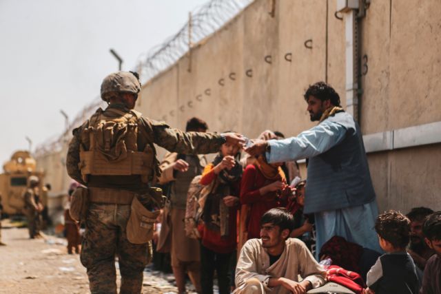 Βρετανία – «Απίθανη» η παράταση προθεσμίας για εκκένωση του Αφγανιστάν – Η κατάσταση γίνεται «πιο επικίνδυνη»