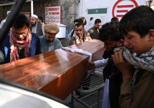 Καμπούλ – Εφημερία πολέμου στα νοσοκομεία – Χειρουργούσαν ασθενείς μέχρι το πρωί