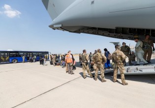 Αφγανιστάν – Πώς εξηγούνται τα πυρά, ενώ είχε απογειωθεί ιταλικό C-130