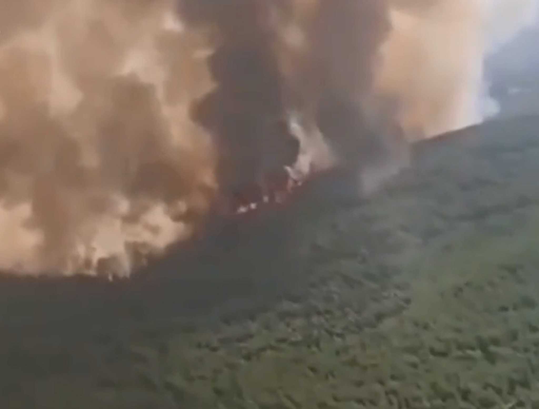 Φωτιά στην Εύβοια - Συγκλονιστικό βίντεο από πιλοτήριο Canadair