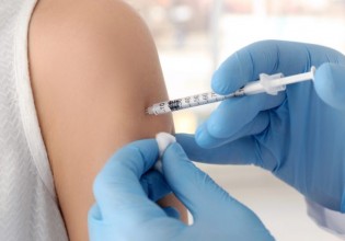 Εμβόλιο – Ποιοι θα κάνουν την τρίτη δόση και με ποιο εμβόλιο