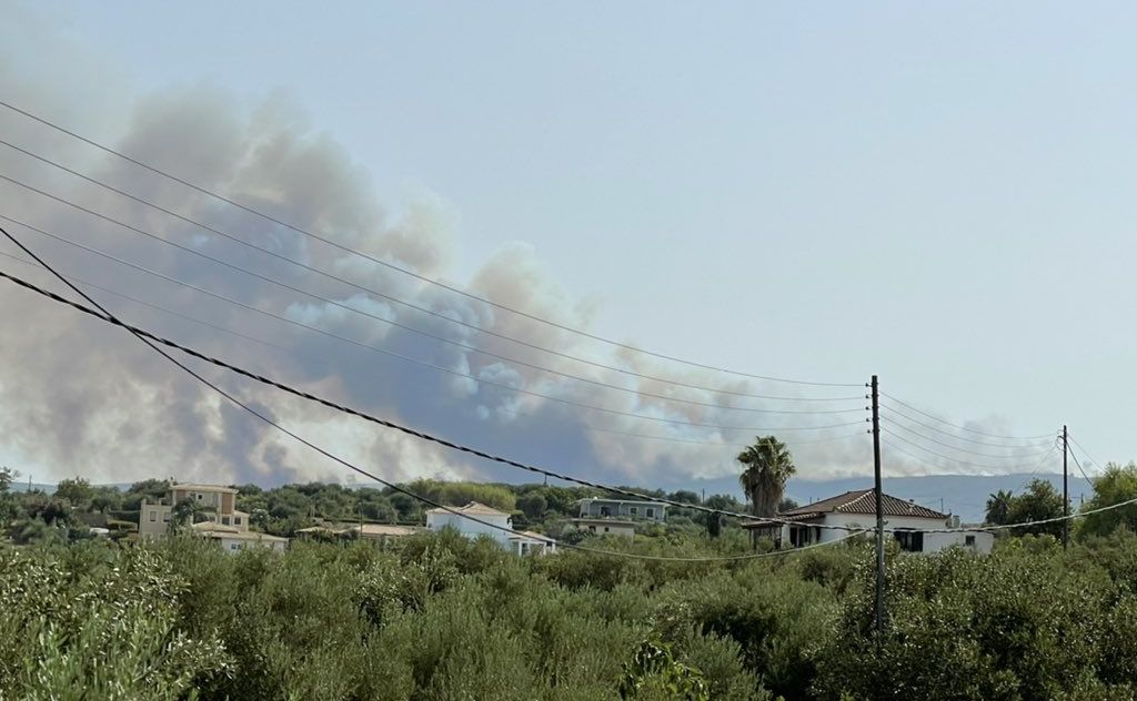 Για τέταρτη μέρα καίει η πυρκαγιά στα Γρεβενά - Υπό έλεγχο οι φωτιές στη Θεσσαλονίκη