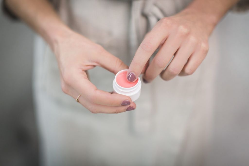 Lip Balm – Πώς θα φτιάξεις μόνη σου το προϊόν με τις χίλιες και μία χρήσεις