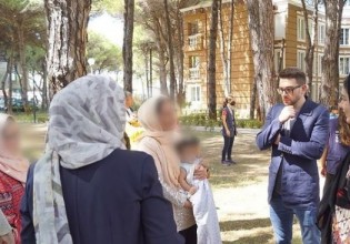 Αλβανία – Ο υιός Σόρος επισκέφθηκε αφγανούς πρόσφυγες στο Δυρράχιο