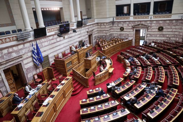 Βουλή - Κόντρα κυβέρνησης - αντιπολίτευσης για το νομοσχέδιο περί απελάσεων και επιστροφών