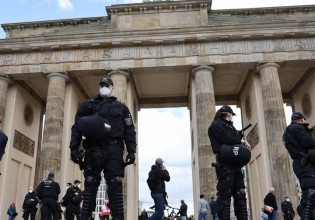 Γερμανία – Συγκρούσεις αστυνομικών και διαδηλωτών – αρνητών των μέτρων για τον κοροναϊό