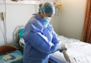 Κοροναϊός – Καμπανάκι ειδικών για έκρηξη κρουσμάτων και διασωληνωμένων – «Ευτυχώς υπάρχει ο εμβολιασμός»