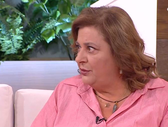 Elisabet Kwnstantinidoy Sto Xamogela Kai Pali Opoy Yparxei E3oysia Yparxoyn Paratragoyda In Gr